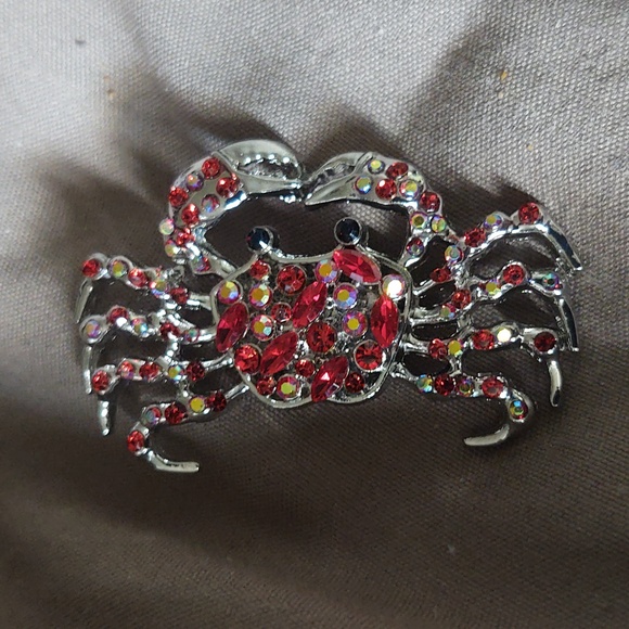 Red Rhinestone Crab Brooch - Picture 4 of 4